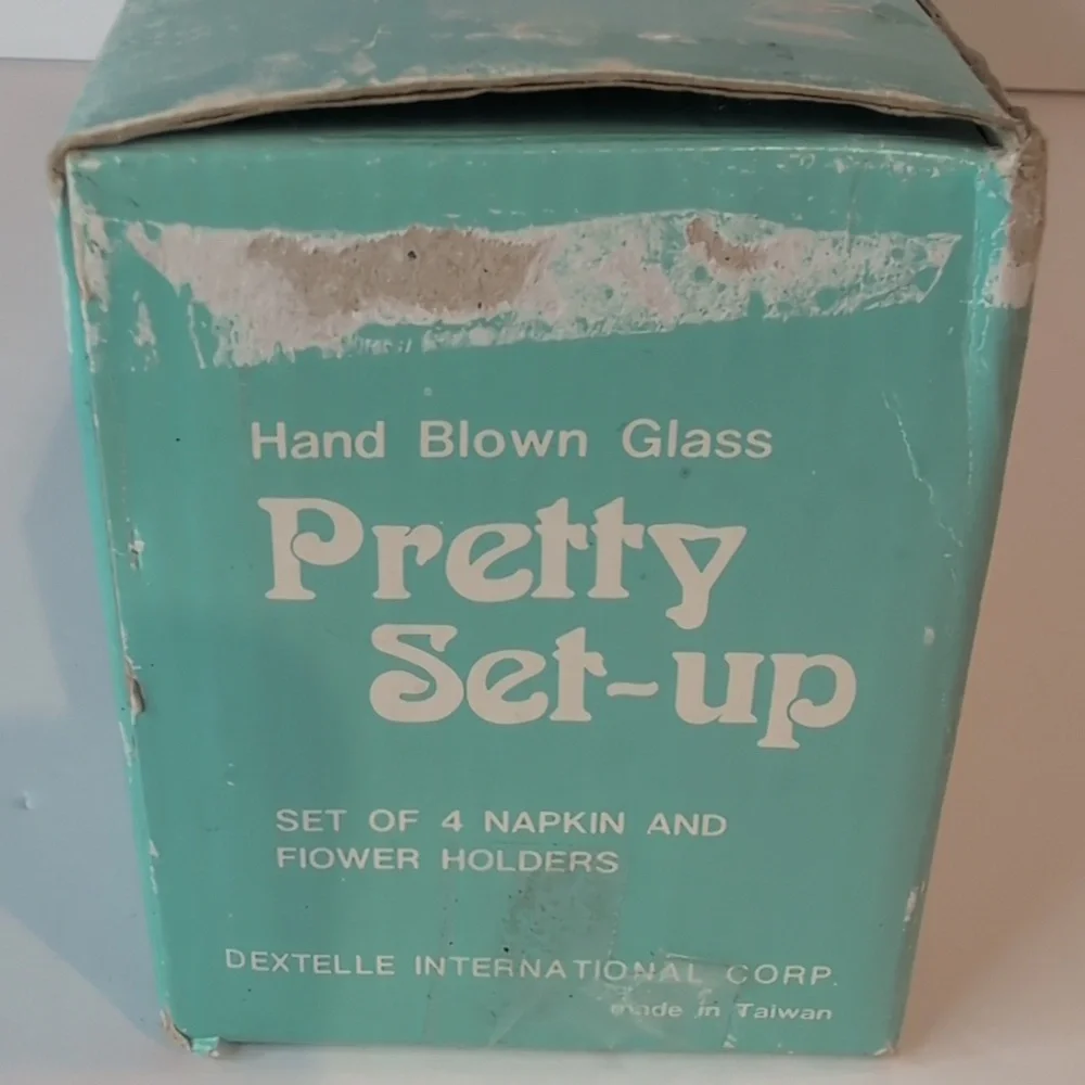 Pretty Set-up Hand Blown Glass Vintage Napkin Rings Flower Vase Set 4
